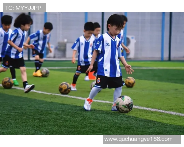 足球明星背景板图展现球场魅力与运动精神的完美结合 足球明星背景板图展现球场魅力与运动精神的完美结合