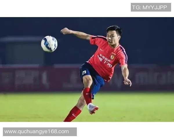 香港足球明星队球员的荣耀与挑战:追寻梦想的足迹与奋斗精神 香港足球明星队球员的荣耀与挑战:追寻梦想的足迹与奋斗精神